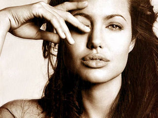 Angelina Jolie chama atenção sobre refugiados