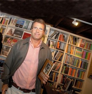 <B>TARDE DE AUTÓGRAFOS</b>“><figcaption><B>TARDE DE AUTÓGRAFOS</b> / foto: FOTOS: FABIO GUINALZ / AGNEWS, GINA VINSON, GISELE FRANÇA, OSÍRIS BERNADINO, ANDRÉ VICENTE E LORENZO FABRI.</figcaption></figure>
<figure><img loading=