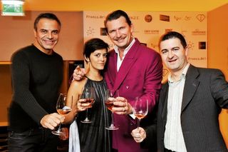 <B>À FRANCESA </B>“><figcaption><B>À FRANCESA </B> / foto: FOTOS: FERNANDO MUCCI, NORIO ITO, CELINA GERMER/ CASIO, BIA CASTELLO BRANCO, PETRONIO CINQUE E MARCELO SPATAFORA</figcaption></figure>
</div>
<p>–</p><input type=