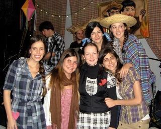 <B>ARRAIAL DA ELO </B>“><figcaption><B>ARRAIAL DA ELO </B> / foto: FOTOS: ANDRÉ VICENTE, FERNANDA HOLT E MARCELO SOARES</figcaption></figure>
<figure><img loading=