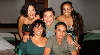<B>PARABÉNS E NOVO AMOR </b>“><figcaption><B>PARABÉNS E NOVO AMOR </b> / foto: FERNANDA GOMES, GLAYCON MUNIZ JULIANA CHIBATA, LAILSON SANTOS, NELSON PEIXOTO/ INDEX COMUNICAÇÃO</figcaption></figure>
</div>
<p>–</p><input type=