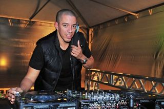 <B>BADALAÇÃO </B>“><figcaption><B>BADALAÇÃO </B> / foto: ANDRÉ VICENTE, CASSIANO DE SOUZA/CBS, FERNANDO MUCCI, LIANE GOTLIB ZAIDLER e SILVIA PERLOV</figcaption></figure>
<figure><img loading=