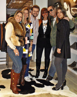 <B>VENDA ESPECIAL</B>“><figcaption><B>VENDA ESPECIAL</B> / foto: JOYCE APARECIDA, KAREN RODRIGUES, OSVALDO F., PAULO R. FRANCISCO, VANESSA BITTERCOURT, EDUARDO LOPES E DROPS VÍDEO PRODUÇÕES</figcaption></figure>
</div>
<p>–</p><input type=