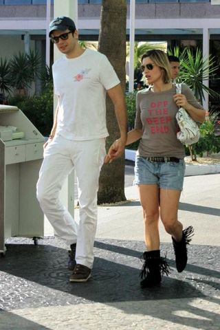 Flávia Alessandra: shorts jeans e bota