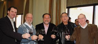 <B>DEGUSTAÇÃO NA SERRA GAÚCHA </b>“><figcaption><B>DEGUSTAÇÃO NA SERRA GAÚCHA </b> / foto: Fabio Miranda/ Opção Fotografia, Odilio Ferraz, Henrico Pieratti, Kleber Chiggi e Glaycon Muniz</figcaption></figure>
</div>
<p>–</p><input type=