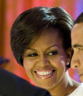 Michelle Obama com cabelos chanel