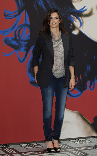 Penélope Cruz aposta no blazer boyfriend