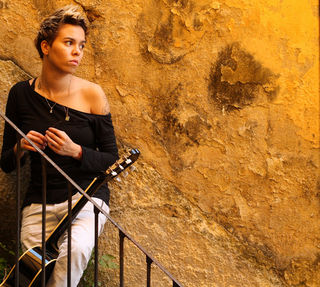 Maria Gadú, a cantora que conquistou Monjardim