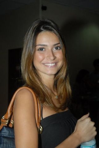 Thaila Ayala critica o uso de casacos de pele