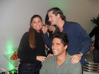 Victor e Leo usam make up tecnológica