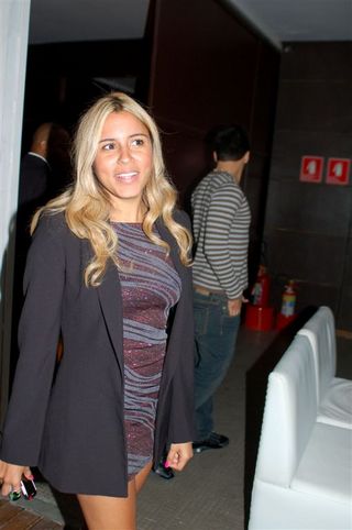 Marina Morena adere ao visual loiríssimo