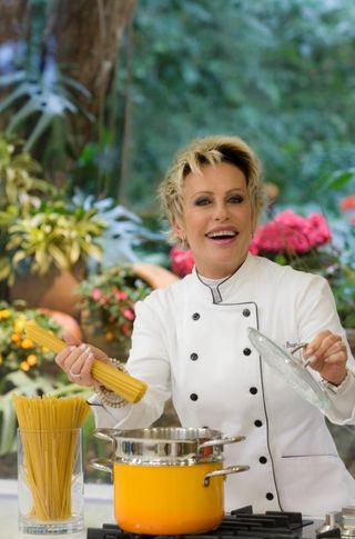 Ana Maria Braga lança livro de receitas