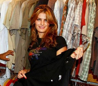 Isabeli Fontana aposta em mechas loiras