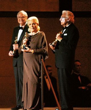 Lauren Bacall recebe Oscar honorário