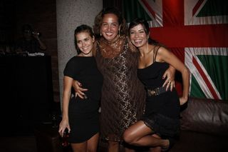 Claudia Jimenez e as amigas Carolina Dieckmann e Ana Lima