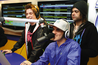 <b>Maratona no rádio</b>“><figcaption><b>Maratona no rádio</b> / foto: CESAR ARAUJO</figcaption></figure> <figure><img loading=