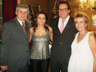 <b>Coquetel</b>“><figcaption><b>Coquetel</b> / foto: ANA PAULA ALBUQUERQUE, ANDRÉ VICENTE E MANI WAILEMANN</figcaption></figure>
<figure><img decoding=