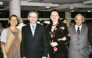 <b>Homenagem na Grande SP</b>“><figcaption><b>Homenagem na Grande SP</b> / foto: CARLOS MANFREDINI, CLEO VELLEDA, LAILA CRUZ, MICHELE MIFANO, SUZI CASTANHEIRA, VANESSA ALVAIZ E WAGNER FABRIS</figcaption></figure>
</div>
<p>–</p><input type=