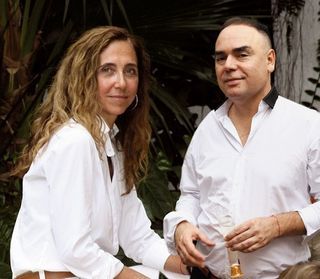 <b>Brinde ao alto verão</b>“><figcaption><b>Brinde ao alto verão</b> / foto: ANA VITALE, FÁBIO ZANZERINI, FRÂNCIO DE HOLANDA, IZABEL PETEGROSSO E SÉRGIO GIUSTI</figcaption></figure> <figure><img decoding=