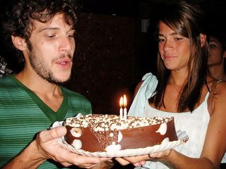 <b>Feliz aniversário</b>“><figcaption><b>Feliz aniversário</b> / foto: GLAYCON MUNIZ, LUCIANA PREZIA, MARCOS MUTI E MIDORI DE LUCA</figcaption></figure> <figure><img fetchpriority=