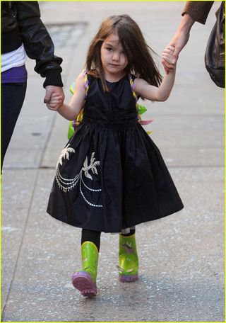 Suri Cruise mostra estilo até nas botas
