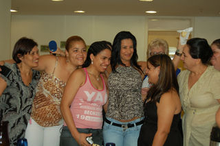 Sheila Carvalho com as mães hospedadas na Casa Ronald McDonald