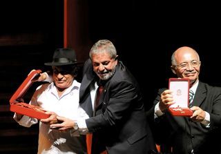 <b>Os Condecorados</b>“><figcaption><b>Os Condecorados</b> / foto: GEORGE MAGARAIA/IMAGENS MAGASAC</figcaption></figure> <figure><img fetchpriority=