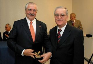 <b>Homenagem em BH</b>“><figcaption><b>Homenagem em BH</b> / foto: CRISTINA GRANATO, DAVI MARTINS, FLÁVIO MARTIN e MARCOS DORNBUSCH LOBO</figcaption></figure>
<figure><img decoding=