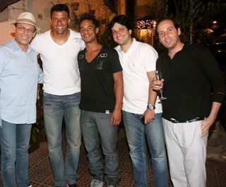 Wilker, Washington, Jonathan, Cadu e Allan no Paris 6, o hot spot dos famosos.