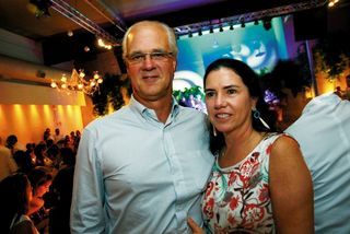 <b>Cantores do bem</b>“><figcaption><b>Cantores do bem</b> / foto: ANDERSON BARBOSA, BEATRIZ LEFÉVRE, BEATRIZ PONTES, FABIO ZANZERI, GIL RODRIGUES E ROBERTO VALVERDE</figcaption></figure>
<figure><img decoding=