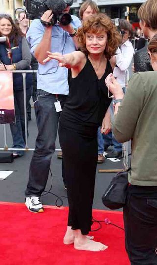 Susan Sarandon: descalça no red carpet