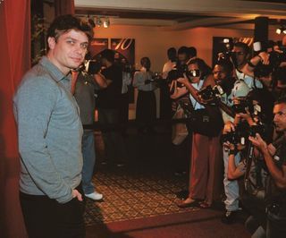 Fábio posa na festa da minissérie, que estreia em 4 de janeiro.