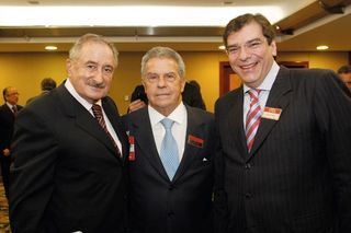 <b>Almoço-debate</b>“><figcaption><b>Almoço-debate</b> / foto: ANDRE VICENTE, DAVI LIMA, DIEGO BONEL, OVADIA SAADIA, PETRÔNIO CINIQUE E PITI REALI</figcaption></figure>
<figure><img loading=