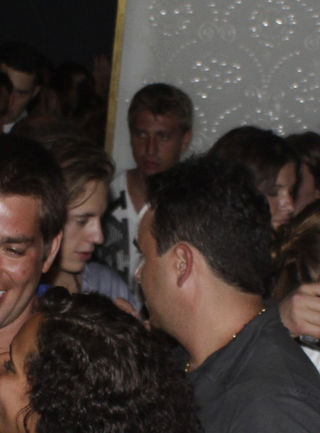 Filho de Nicolas Sarkozy festa no Brasil