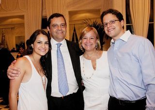 <b>Comemoração Dupla</b>“><figcaption><b>Comemoração Dupla</b> / foto: ANDRÉ ALVES, MARINA MALHEIROS E SILAS FONSECA</figcaption></figure>
<figure><img loading=