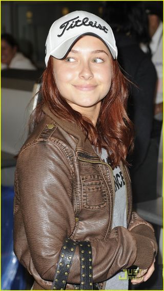 Hayden Panettiere aparece com novo look