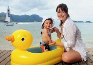Samara Felippo leva Alícia para a Ilha de CARAS