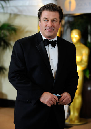 Alec Baldwin é levado ao hospital em NY