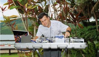 DJ Andre Paulo comanda som com batidas ecléticas