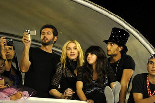 Cumplicidade de Madonna e Jesus Luz