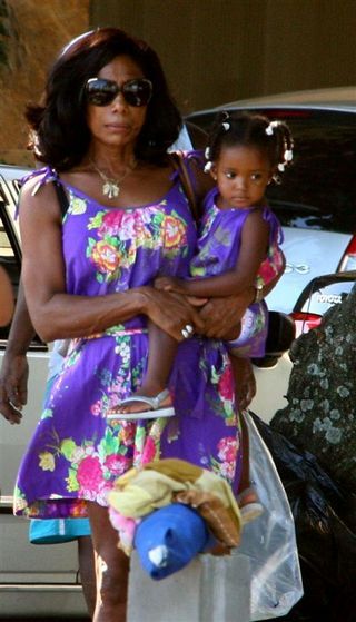 Glória Maria e filha: vestidos iguais
