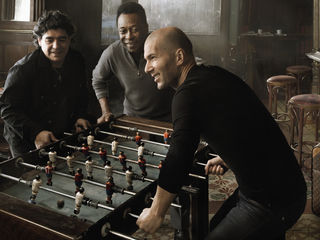 Pelé estrela campanha com Maradona