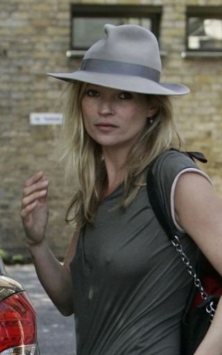Kate Moss: look ousado pelas ruas