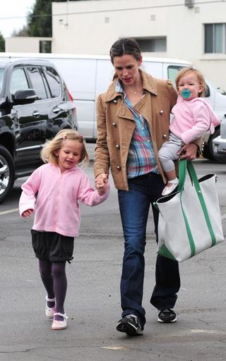 Mamães famosas em dia de passeio