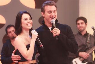 CD de Sandy chega às lojas amanhã