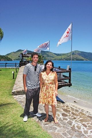 Victor e a mãe, Angela