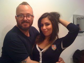 Pitty: visual contra o câncer de mama