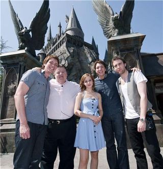 Emma Watson no parque do Harry Potter