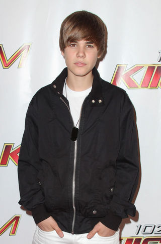 Justin Bieber tocando bateria aos 9 anos