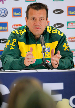COPA: Dunga dá 1ª coletiva na África